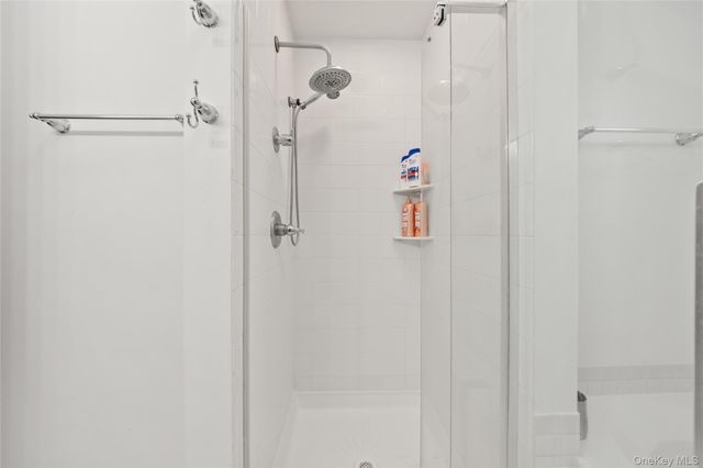 11 Castle Drive, Chestnut Ridge, NY 10977