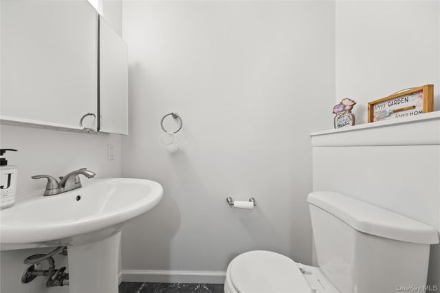 11 Castle Drive, Chestnut Ridge, NY 10977