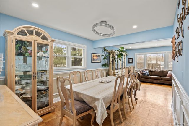 11 Castle Drive, Chestnut Ridge, NY 10977