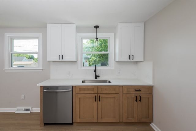 42 Pratt St, Brockton, MA 02302