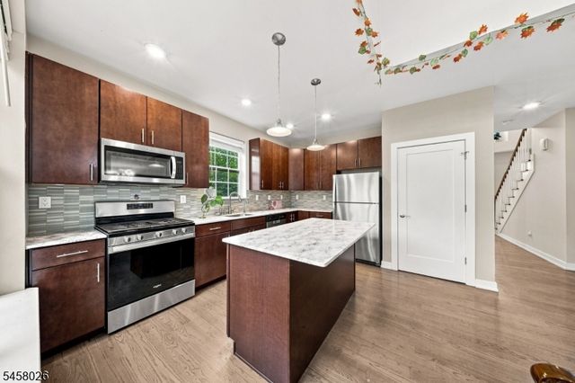 96 Sowers Dr, Mount Olive Twp., NJ 07840