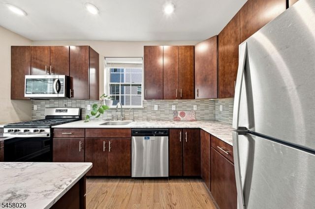 96 Sowers Dr, Mount Olive Twp., NJ 07840