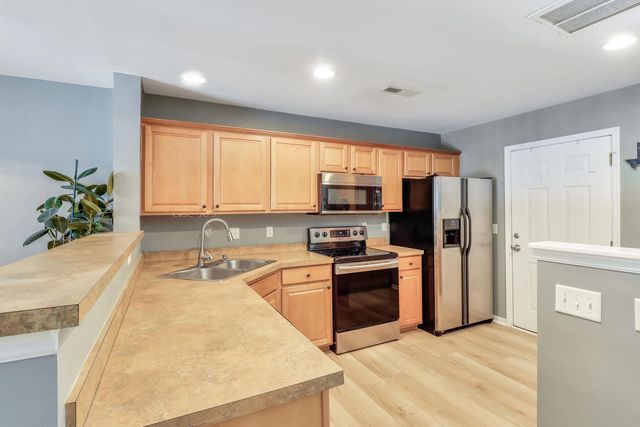 8653 Grassy Oak Trail, North Charleston, SC 29420