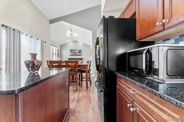 3710 Ridge View Drive, Trenton, MI 48183