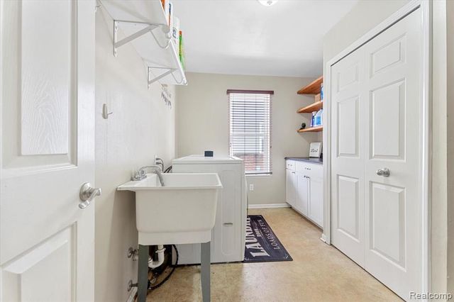 3710 Ridge View Drive, Trenton, MI 48183