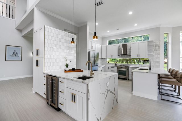 1124 Grand Cay Drive, Palm Beach Gardens, FL 33418