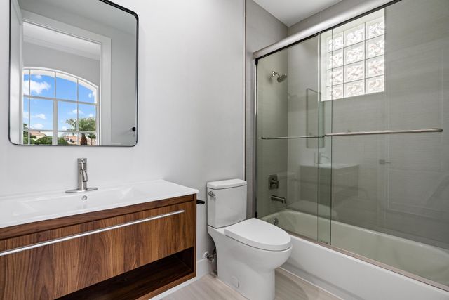 1124 Grand Cay Drive, Palm Beach Gardens, FL 33418