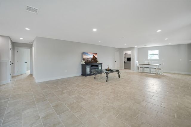 158 County Road 3550, Cleveland, TX 77327