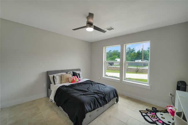 158 County Road 3550, Cleveland, TX 77327