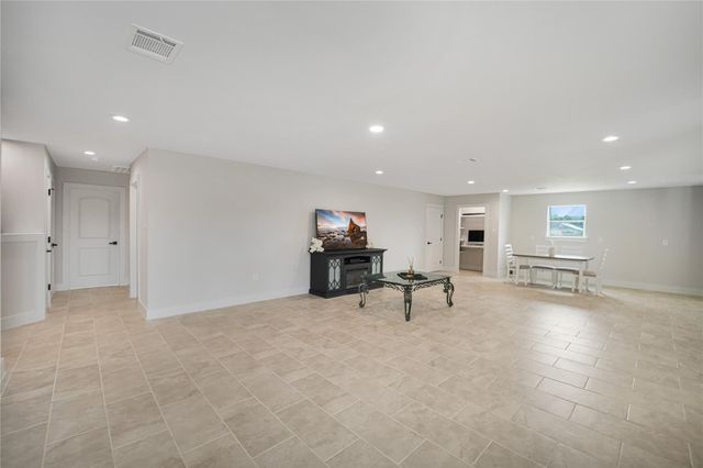 158 County Road 3550, Cleveland, TX 77327