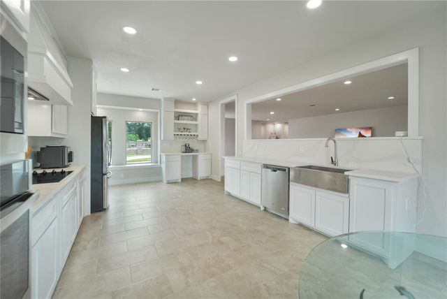 158 County Road 3550, Cleveland, TX 77327