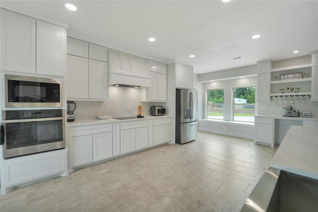 158 County Road 3550, Cleveland, TX 77327