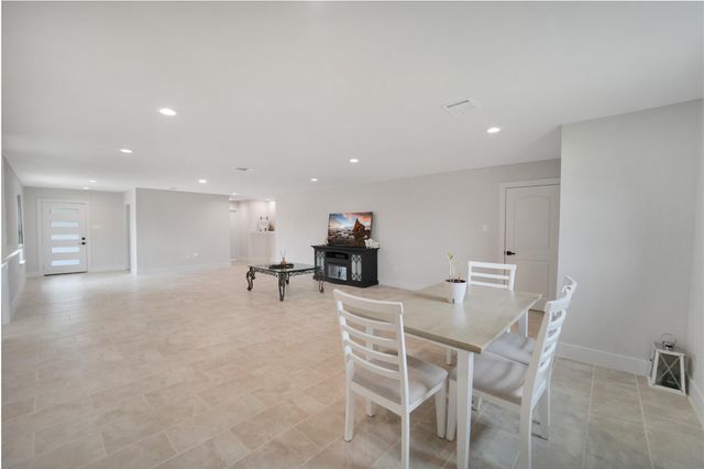 158 County Road 3550, Cleveland, TX 77327