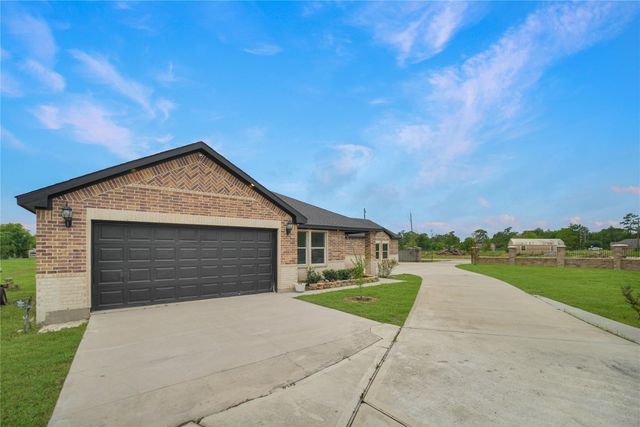 158 County Road 3550, Cleveland, TX 77327