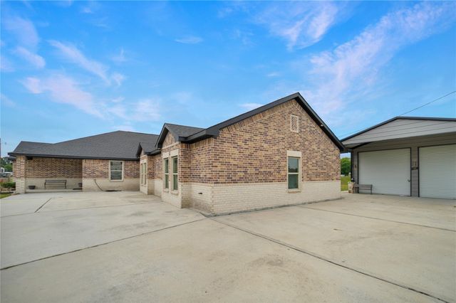 158 County Road 3550, Cleveland, TX 77327