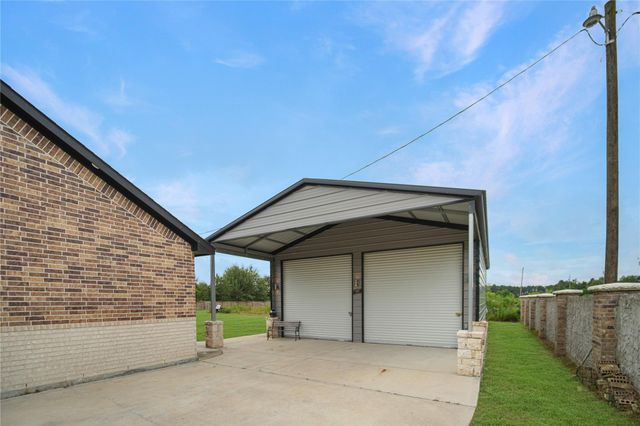 158 County Road 3550, Cleveland, TX 77327