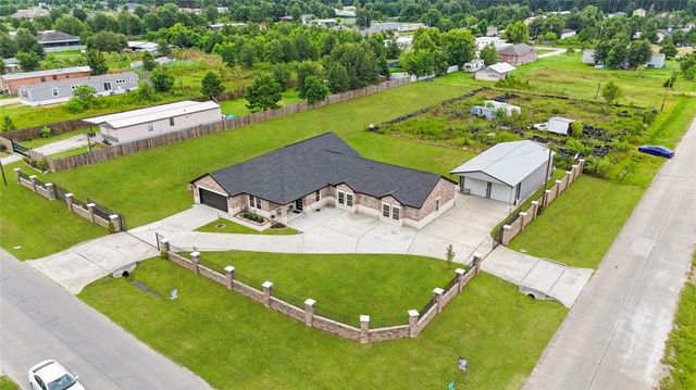 158 County Road 3550, Cleveland, TX 77327