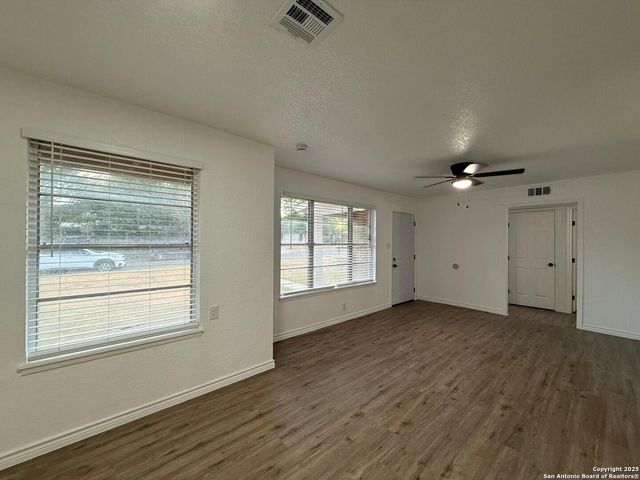 530 Artemis Dr, San Antonio, TX 78218