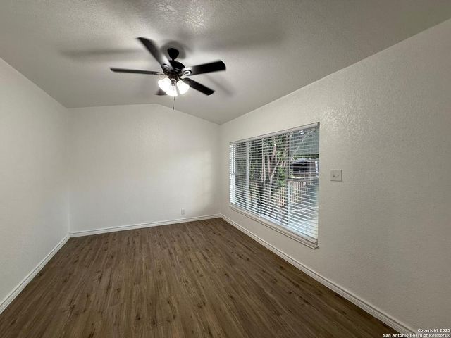 530 Artemis Dr, San Antonio, TX 78218