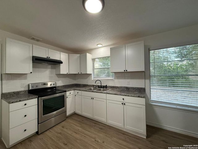 530 Artemis Dr, San Antonio, TX 78218