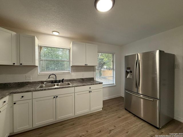 530 Artemis Dr, San Antonio, TX 78218