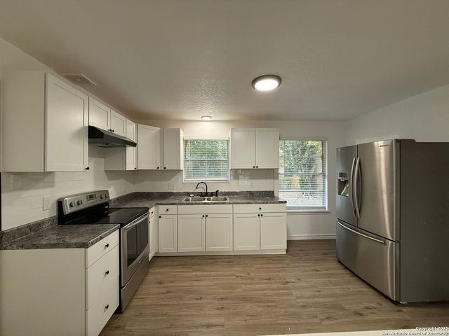 530 Artemis Dr, San Antonio, TX 78218