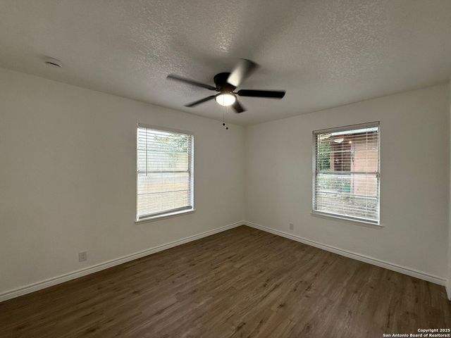 530 Artemis Dr, San Antonio, TX 78218