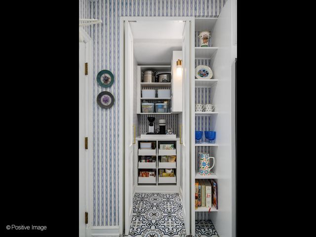 73 E Elm Street 4B, Chicago, IL 60611