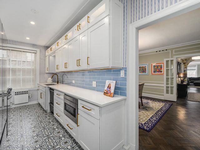 73 E Elm Street 4B, Chicago, IL 60611