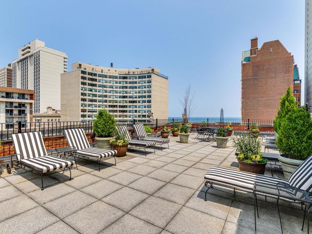 73 E Elm Street 4B, Chicago, IL 60611