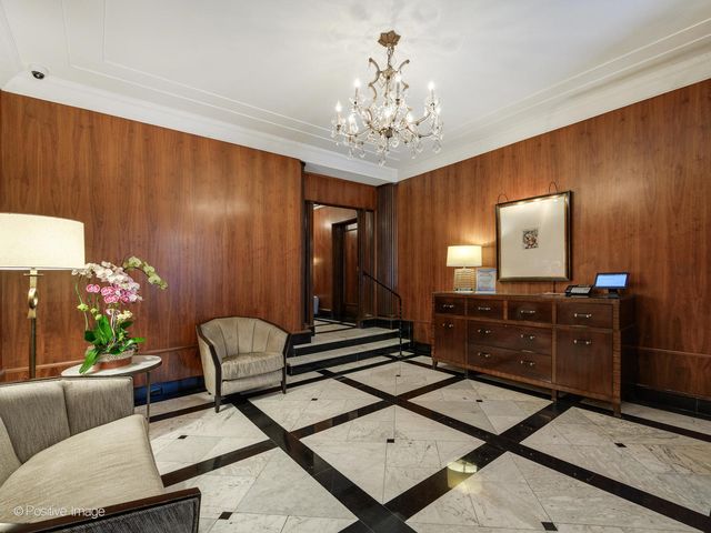 73 E Elm Street 4B, Chicago, IL 60611