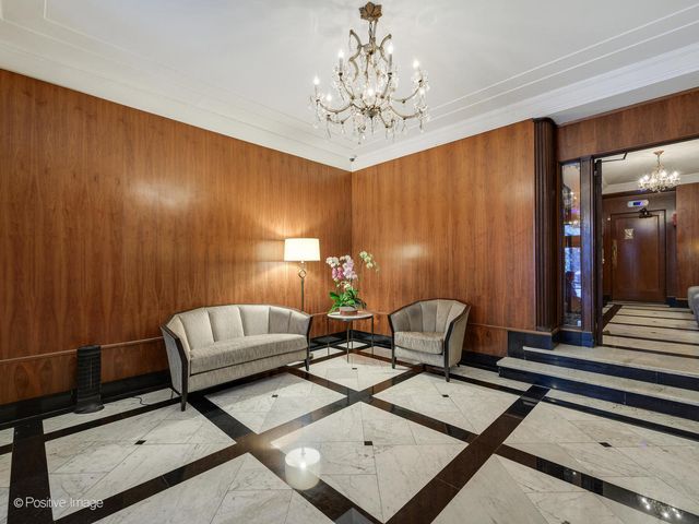 73 E Elm Street 4B, Chicago, IL 60611