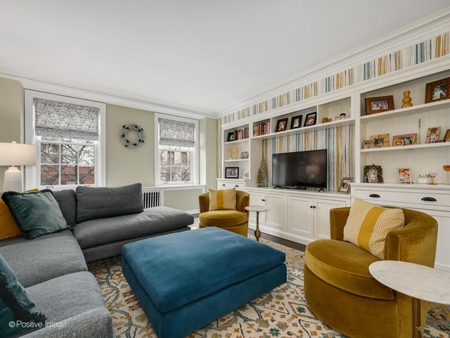 73 E Elm Street 4B, Chicago, IL 60611