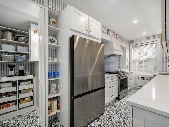 73 E Elm Street 4B, Chicago, IL 60611