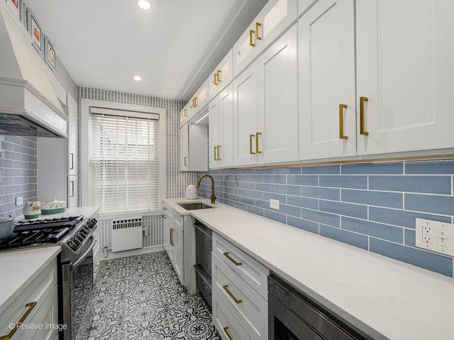 73 E Elm Street 4B, Chicago, IL 60611