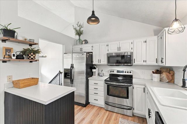 154 WOODBURY Circle, Council Bluffs, IA 51503
