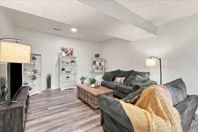 154 WOODBURY Circle, Council Bluffs, IA 51503