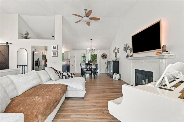 154 WOODBURY Circle, Council Bluffs, IA 51503