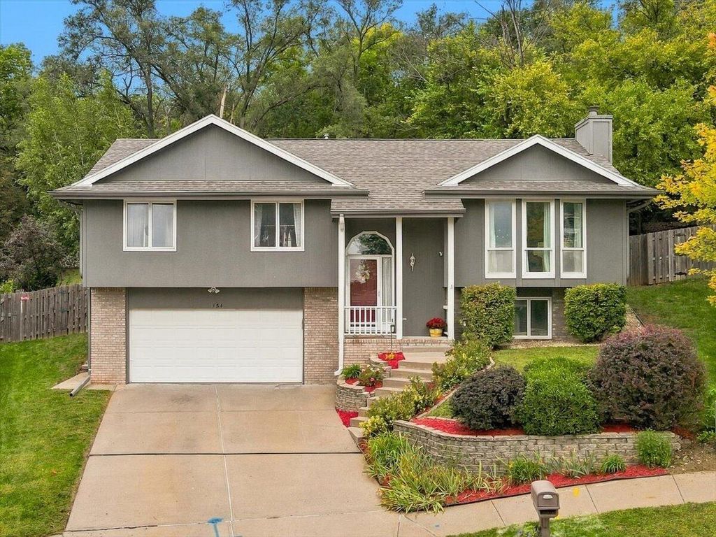 154 WOODBURY Circle, Council Bluffs, IA 51503