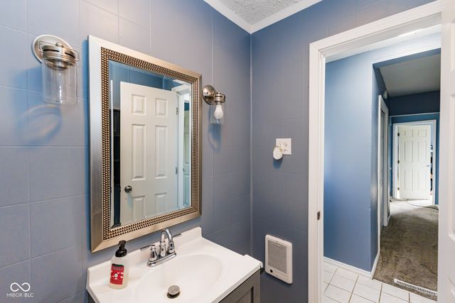 1914 E 24th Street, Muncie, IN 47302