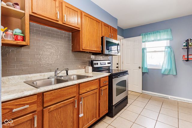 1914 E 24th Street, Muncie, IN 47302