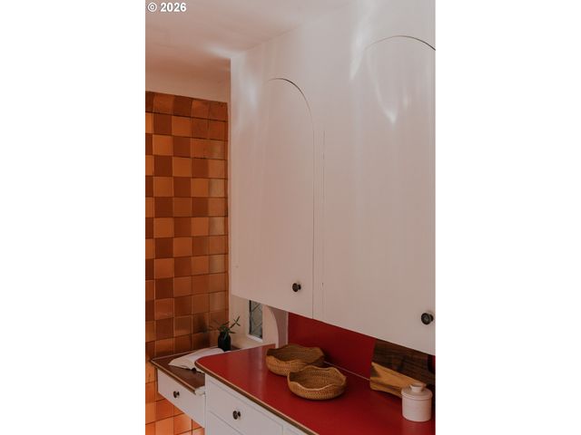 4254 Se SCHILLER St, Portland, OR 97206