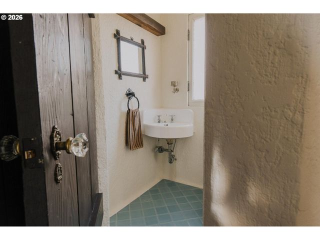 4254 Se SCHILLER St, Portland, OR 97206