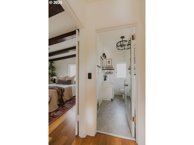 4254 Se SCHILLER St, Portland, OR 97206