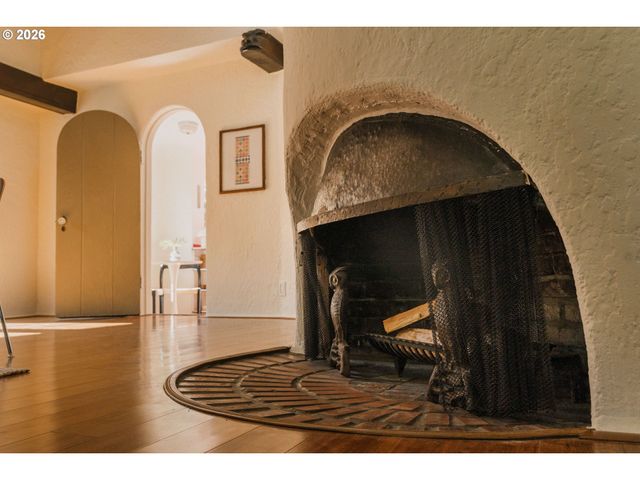 4254 Se SCHILLER St, Portland, OR 97206