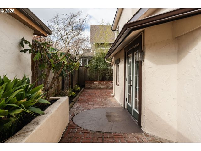 4254 Se SCHILLER St, Portland, OR 97206