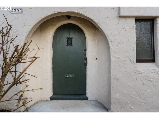 4254 Se SCHILLER St, Portland, OR 97206