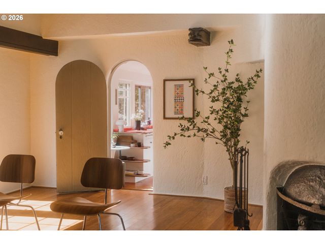 4254 Se SCHILLER St, Portland, OR 97206