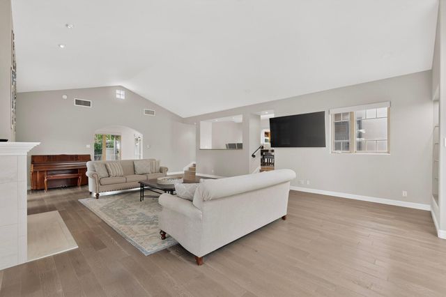 6101 Buffalo Grass Court NE, Albuquerque, NM 87111