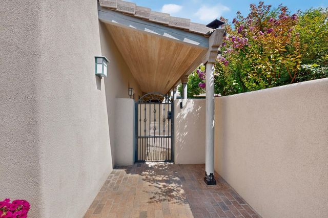 6101 Buffalo Grass Court NE, Albuquerque, NM 87111